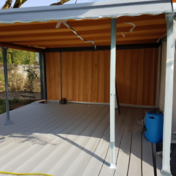 Créer une atmosphère méditerranéenne avec une pergola en fer forgé La Garde